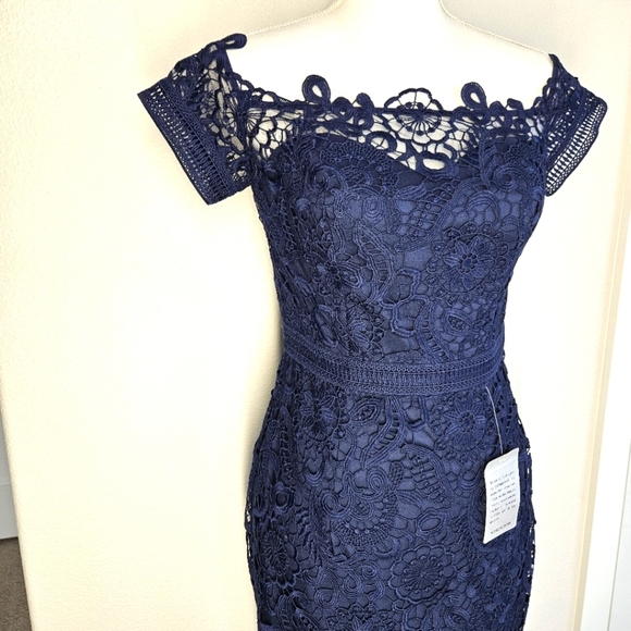 NWT!!! Chi Chi London Navy Lace Midi Dress, Size 4 - Picture 4 of 7